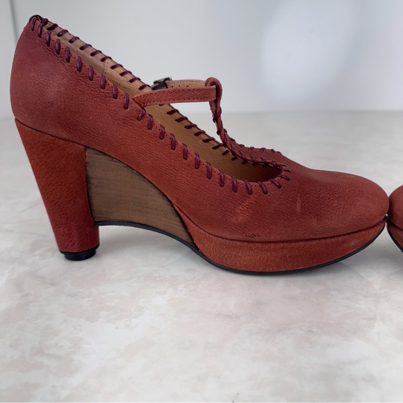 John Fluevog Gertrude Burnt Orange Suede T Strap Heels 9 - Picture 10 of 11